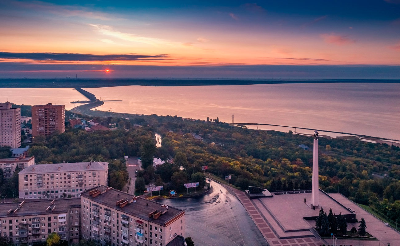 Какое время сейчас в ульяновске. Ульяновск. Ульяновск центр города. Ульяновск центр Волга. Ульяновск виды города.