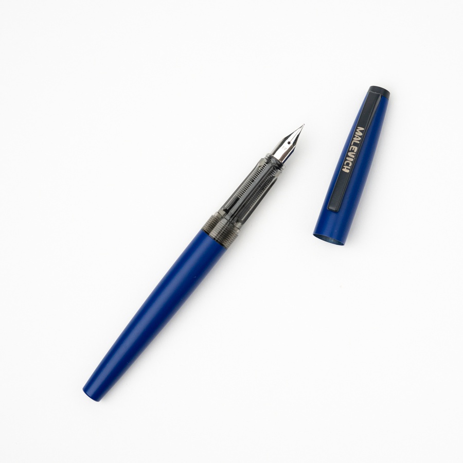 фото Ручка перьевая малевичъ с конвертером, перо ef 0,4 мм, набор с двумя картриджами (индиго, черный), цвет: ультрамарин