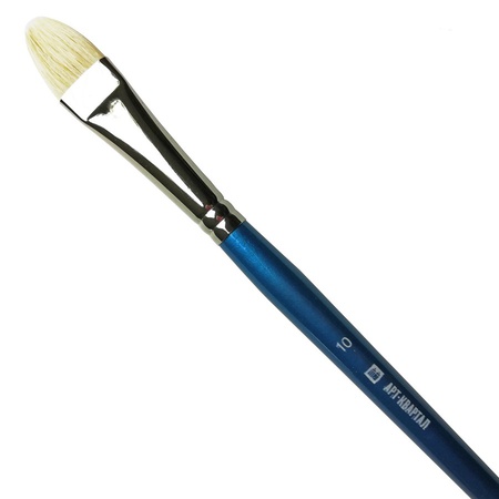 Кисть из натуральной щетины с длинной деревянной ручкой голубого цвета и серебристой обоймой из латуни. Кисть отлично подходит для акриловой и маслян…