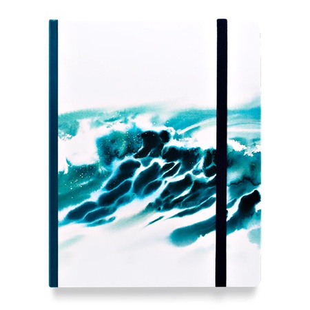 Скетчбук "Море внутри" от бренда Sketch Story создан специально для акварельных работ. Компактный размер 15х20 позволит везде брать его с собой. Плот…