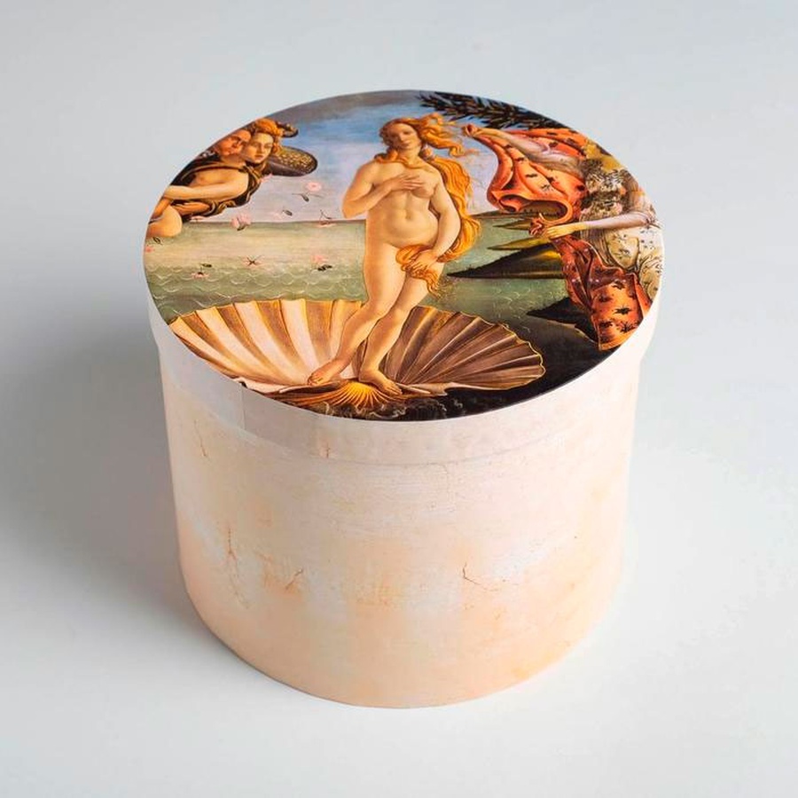 фотография Коробка подарочная круглая «венера», 15×18 см
